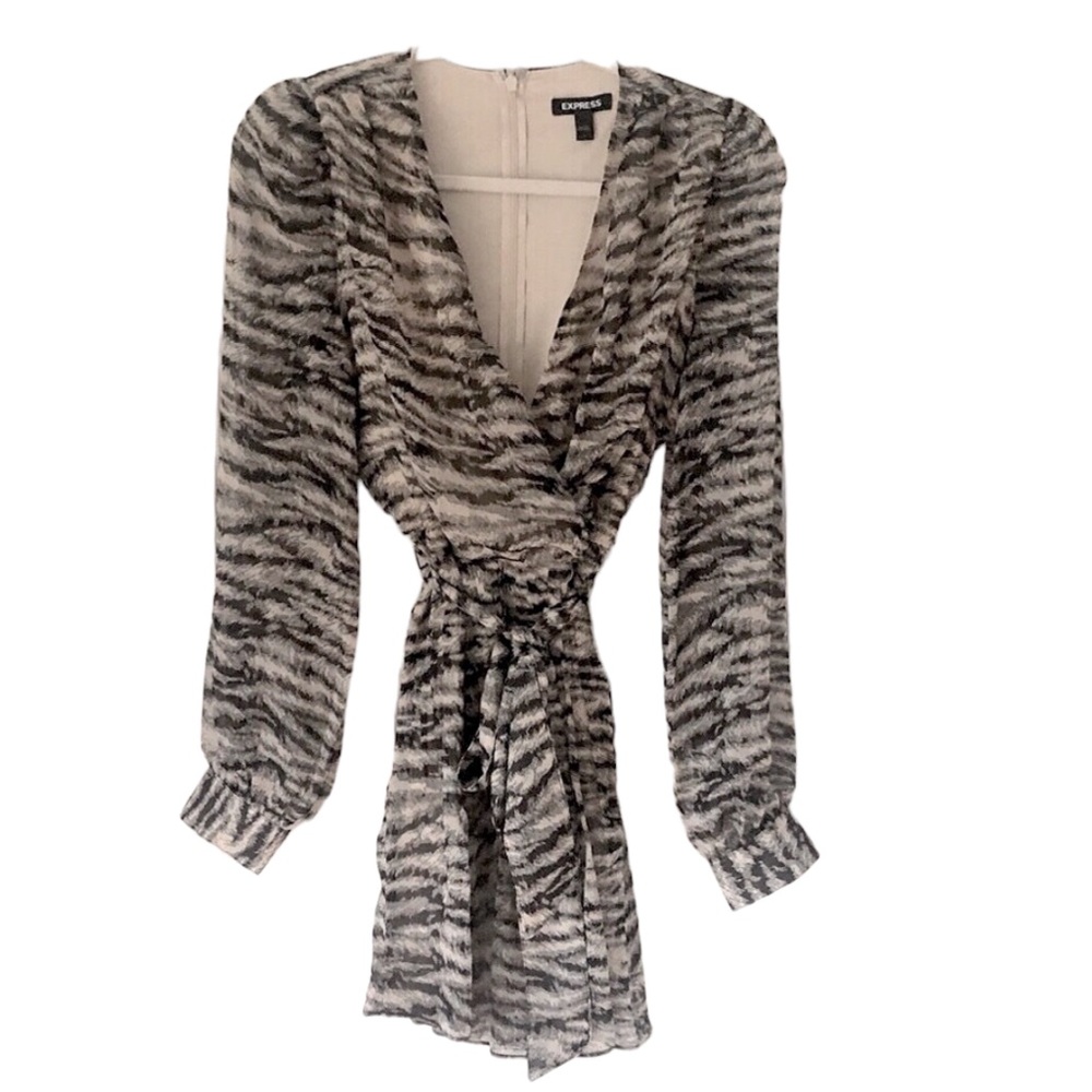 NWOT Express Animal Print Wrap Romper, Long Sleeves, V-Neck, NEVER WORN Size Sm.